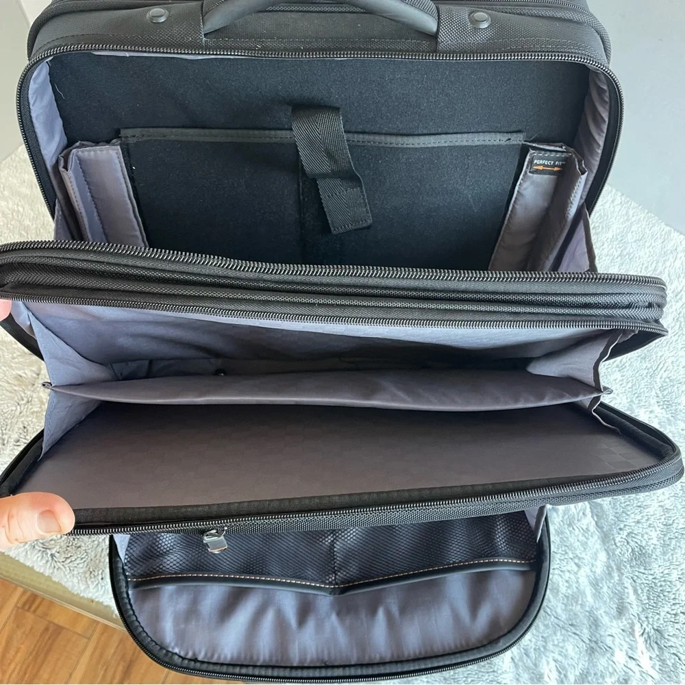 Samsonite Pro 4 DLX 2 Gusset Mobile Office